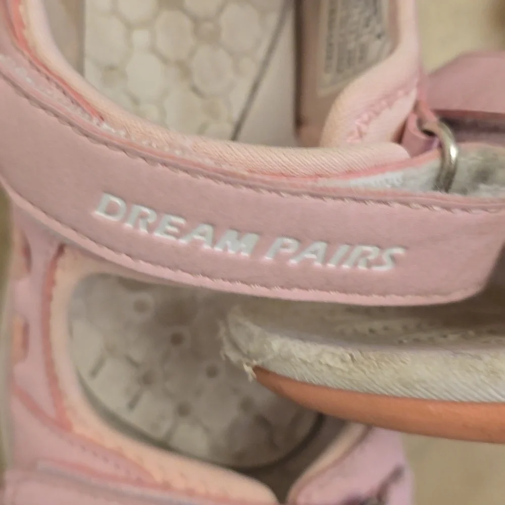 Dream Pairs sandals.